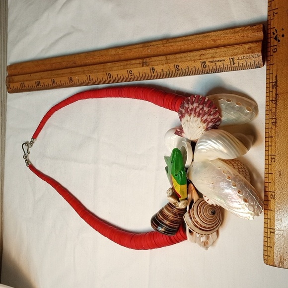 Interesting red wood graduated beaded black corded shell & painted fish … - Picture 6 of 8